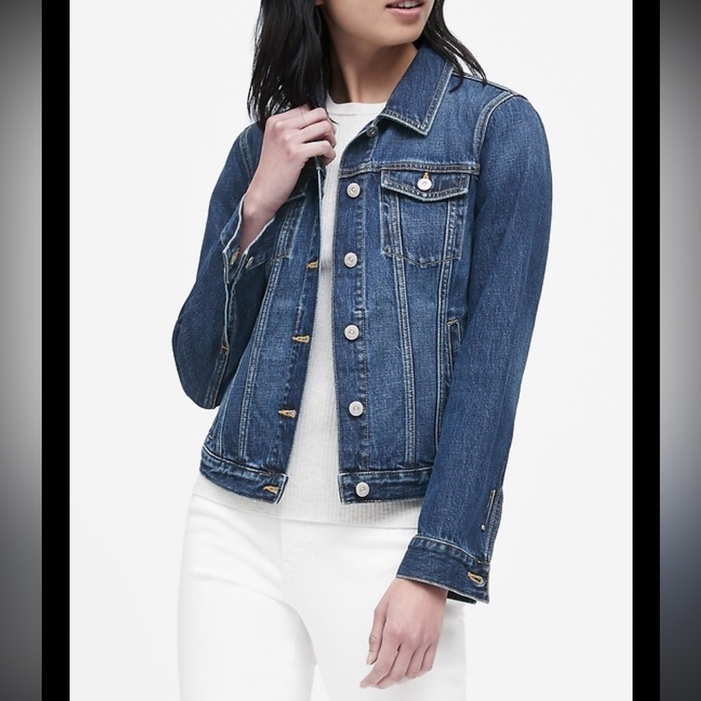 Banana Republic Denim Jacket in medium wash size small petite